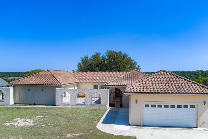 Property Photo: 305 Teague Rd TX 78028