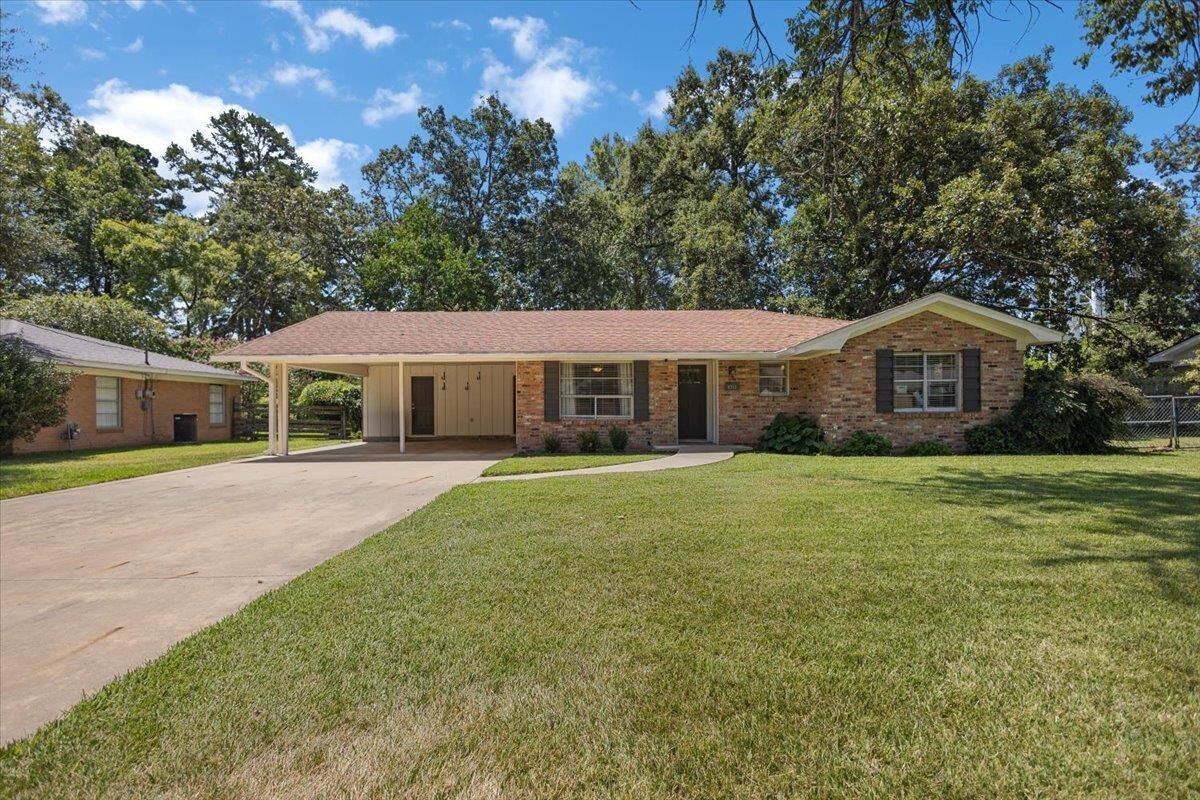 Property Photo:  1011 Forrest Ln  TX 75633 