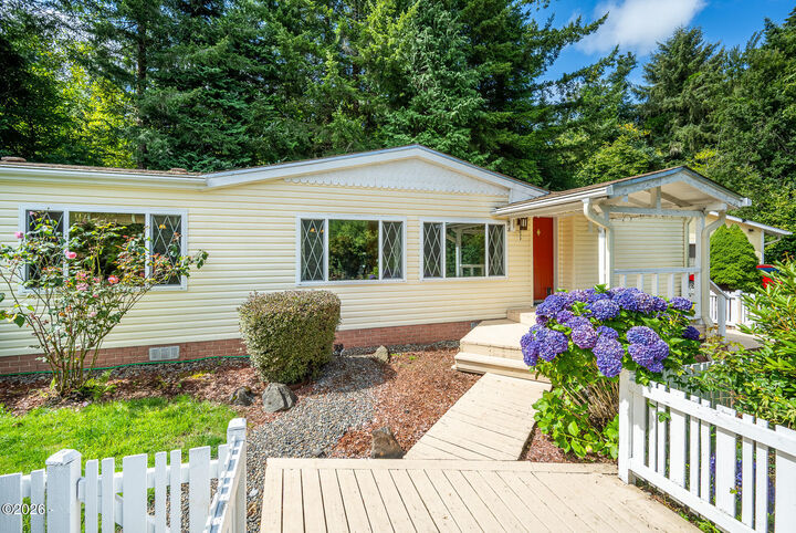 Property Photo: 1115 NE Canyon Drive OR 97391