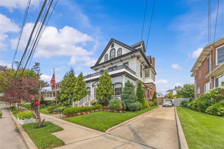 Property Photo:  190 Beach 137th Street  NY 11694 