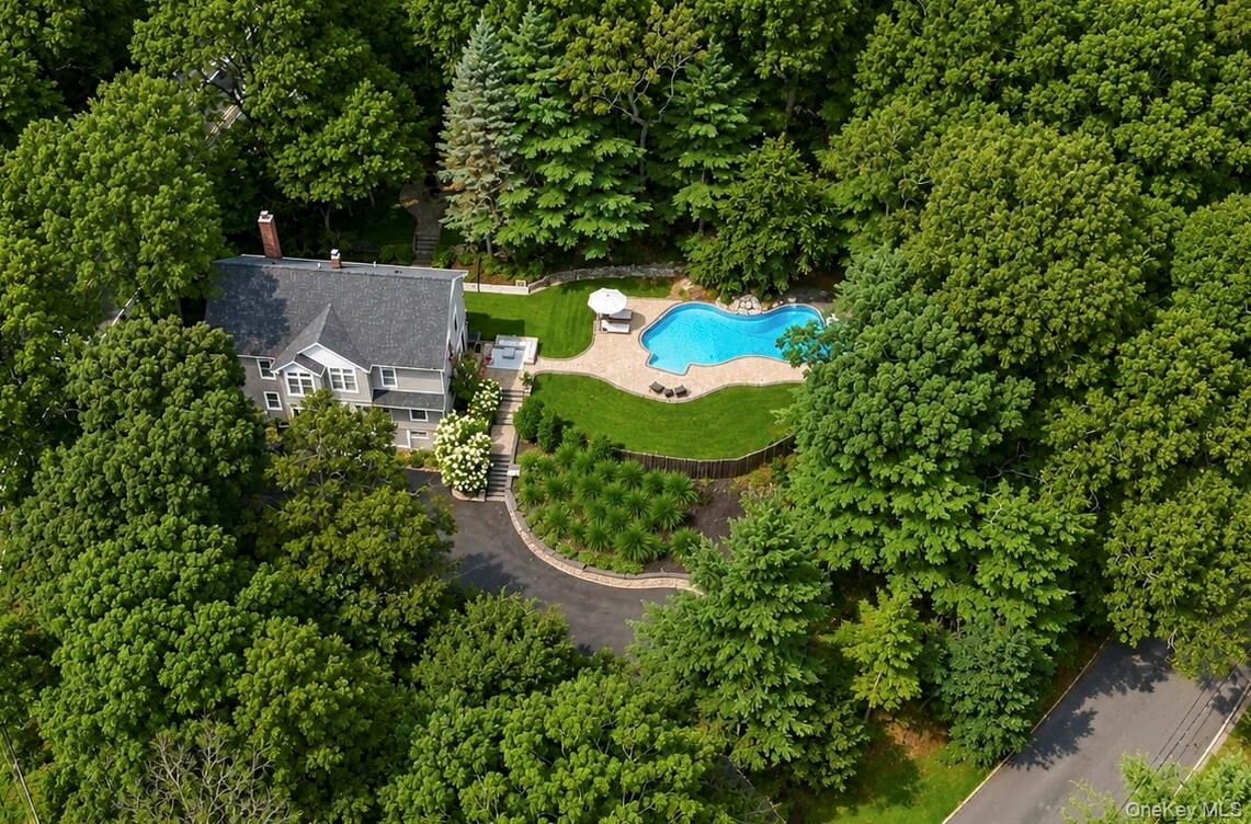 Property Photo:  79 Oakside Road  NY 11787 