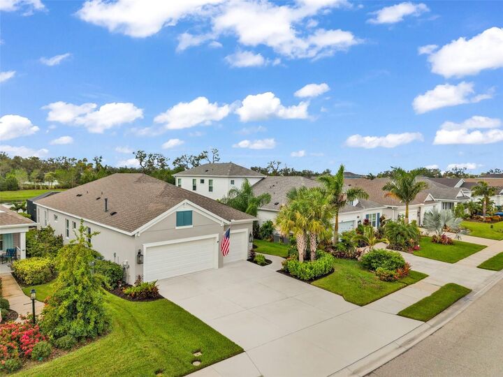 Property Photo:  10703 Falling Leaf Court  FL 34219 