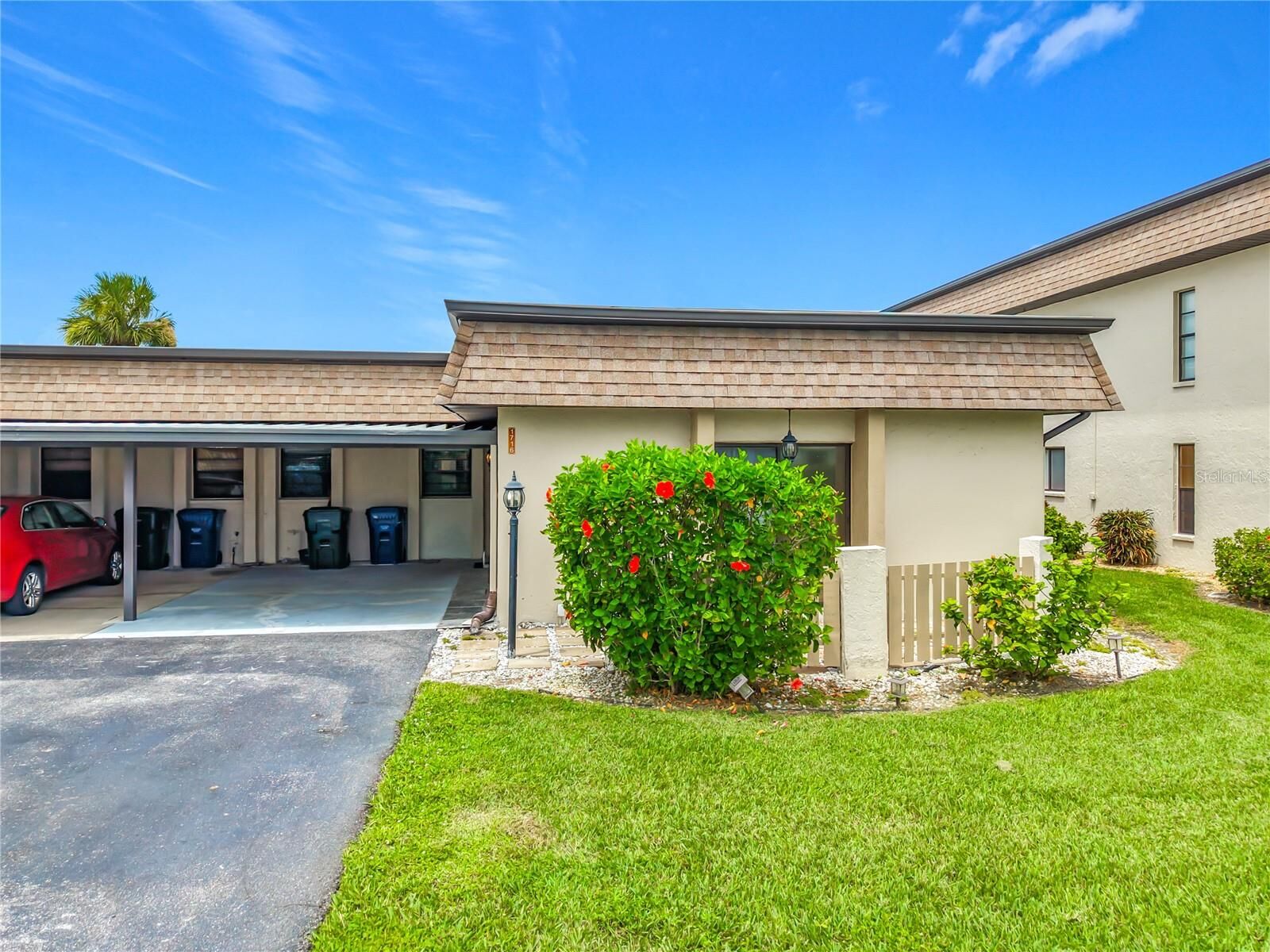 Property Photo: 1716 Lakeside Drive 1714B FL 34293