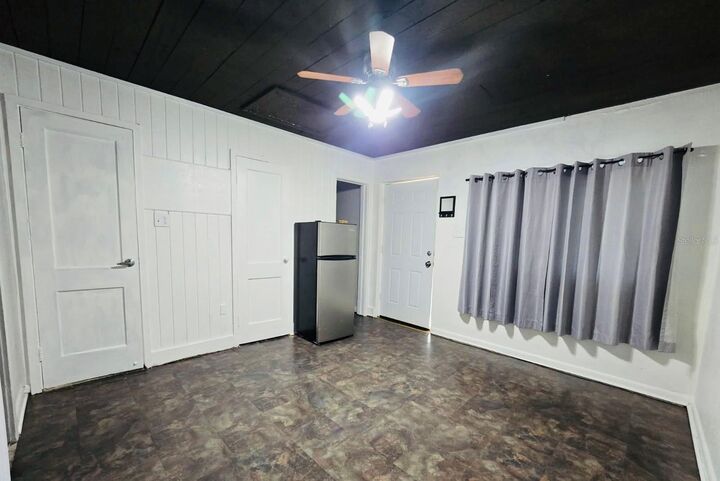 Property Photo: 8010 SE US Highway 301 2A FL 32640