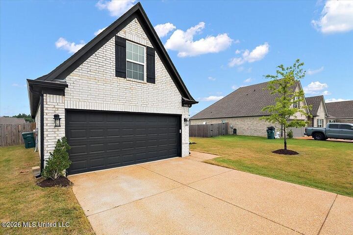 Property Photo: 2482 Dela Drive MS 38672