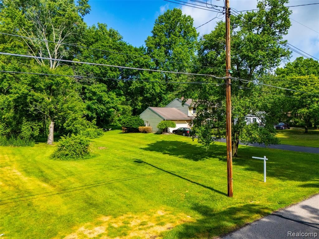 Property Photo: 20099 Purlingbrook St MI 48152