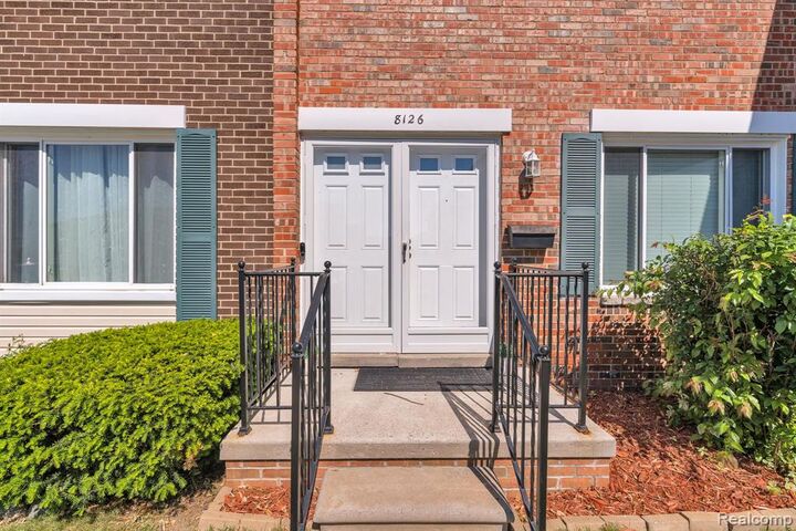 Property Photo: 8126 Farnum Avenue MI 48093