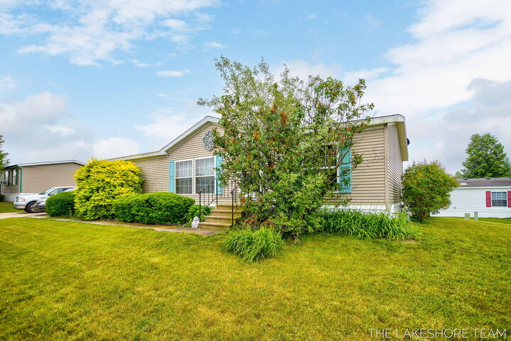 Property Photo: 3274 Barbaray Way MI 49424