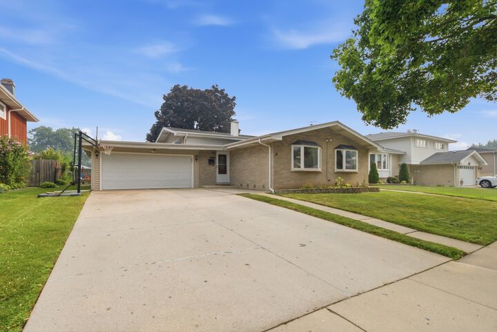 Property Photo: 7928 Arcadia Street IL 60053