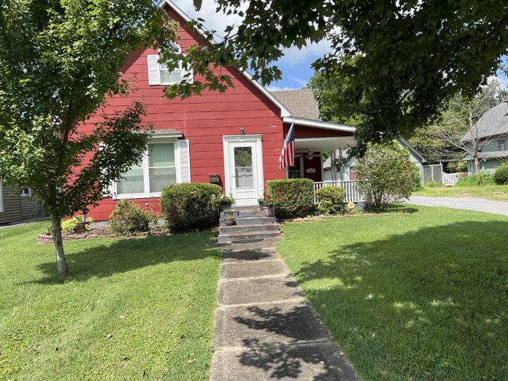 Property Photo:  520 S Market Street  IL 62959 