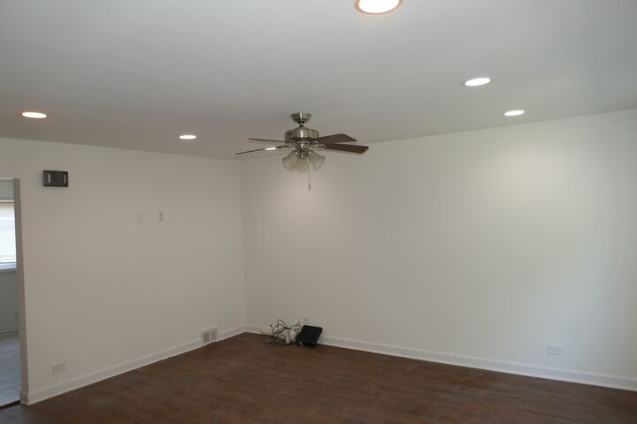Property Photo: 5 E Judith Ann Drive 5 IL 60056