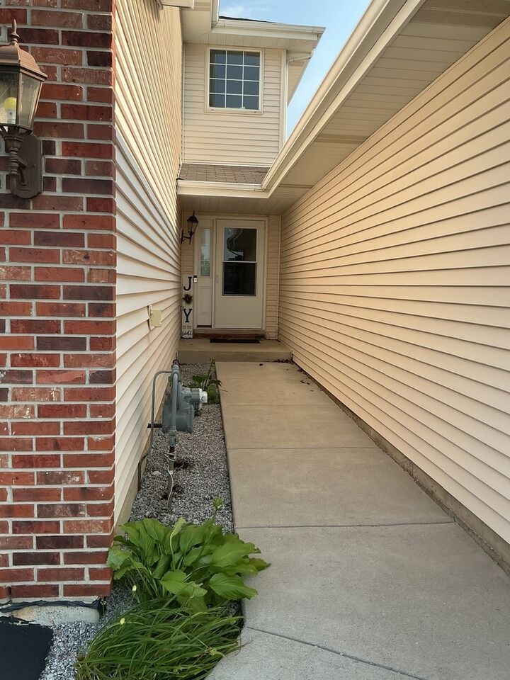 Property Photo: 5613 W Sutton Place IL 60449