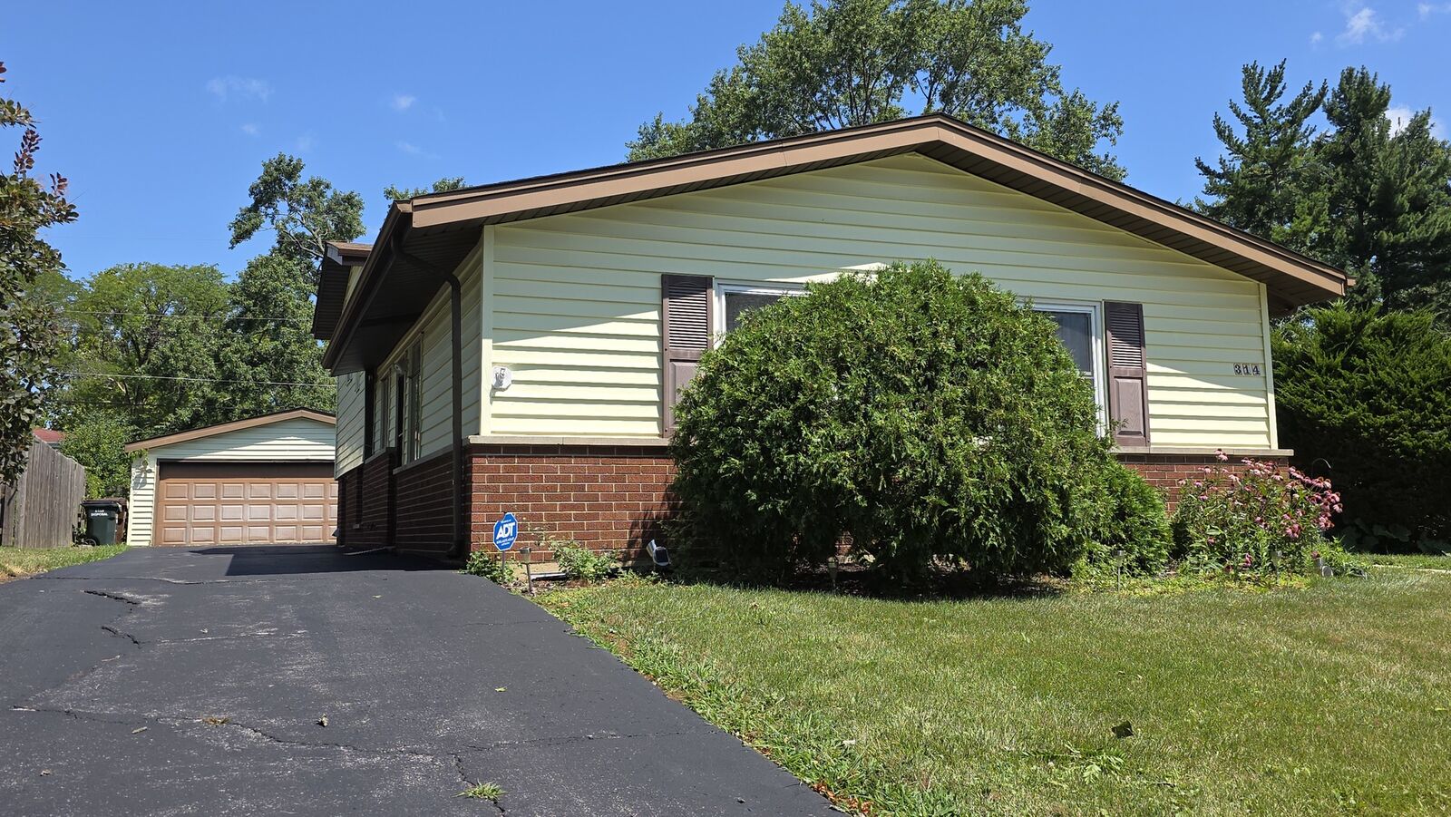 Property Photo: 314 Sheridan Street IL 60466