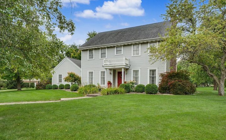 Property Photo: 702 Cambridge Drive IL 60957