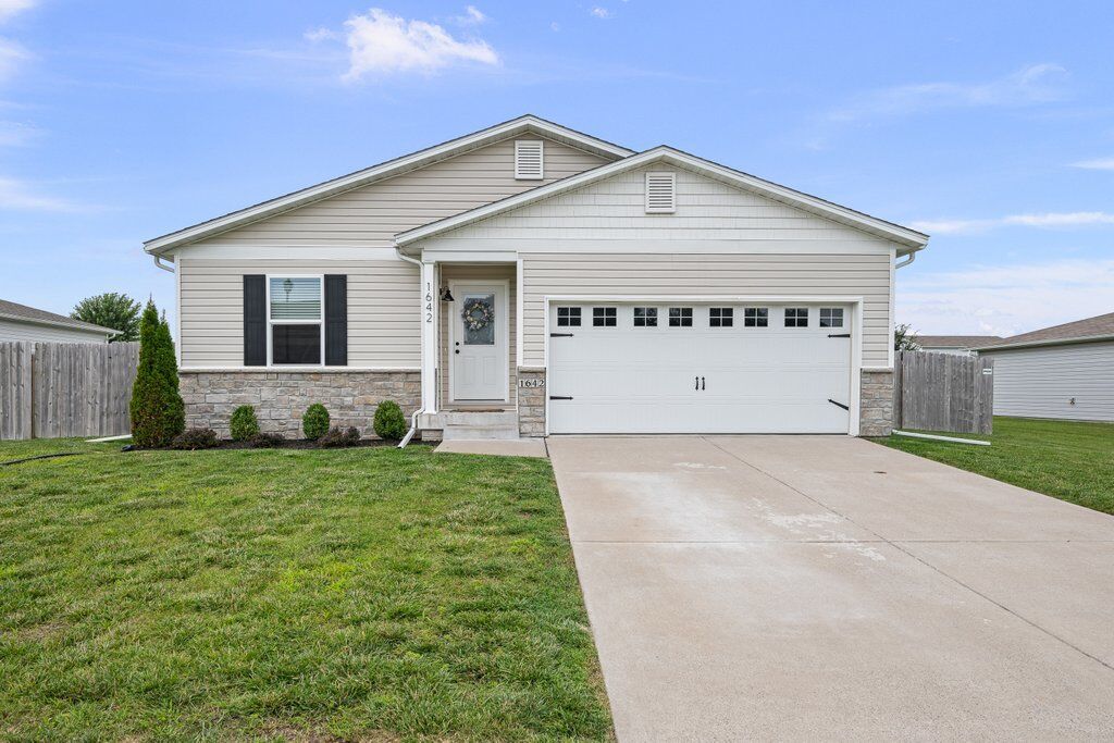 Property Photo:  1642 Westport Drive  IA 52804 