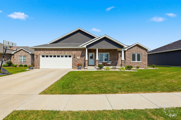 Property Photo:  2020 Summerfield Lane  IL 60914 