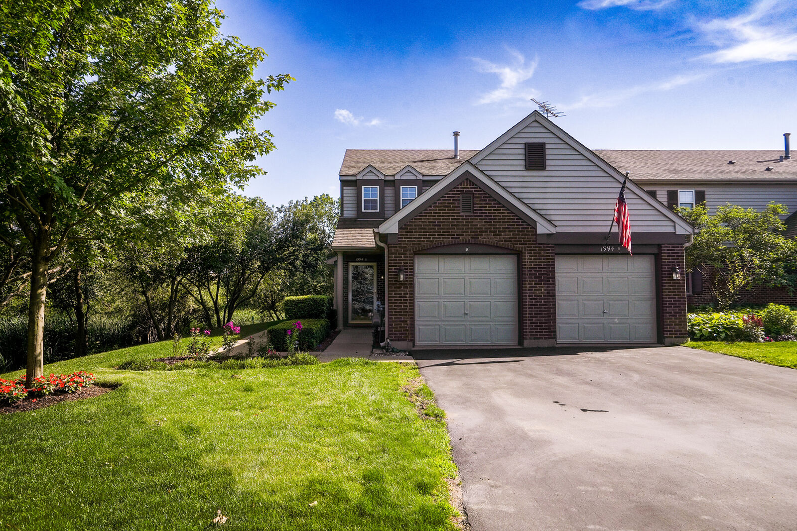 Property Photo:  1994 Gary Court B  IL 60193 