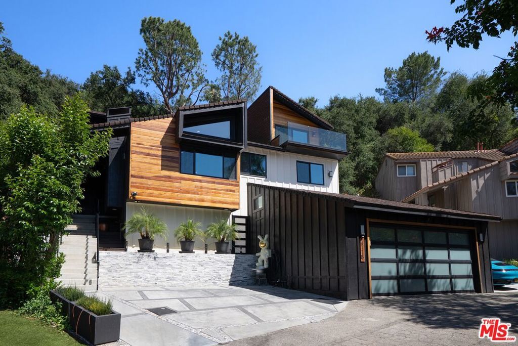 Property Photo:  4118 Oak Hollow Road  CA 91302 
