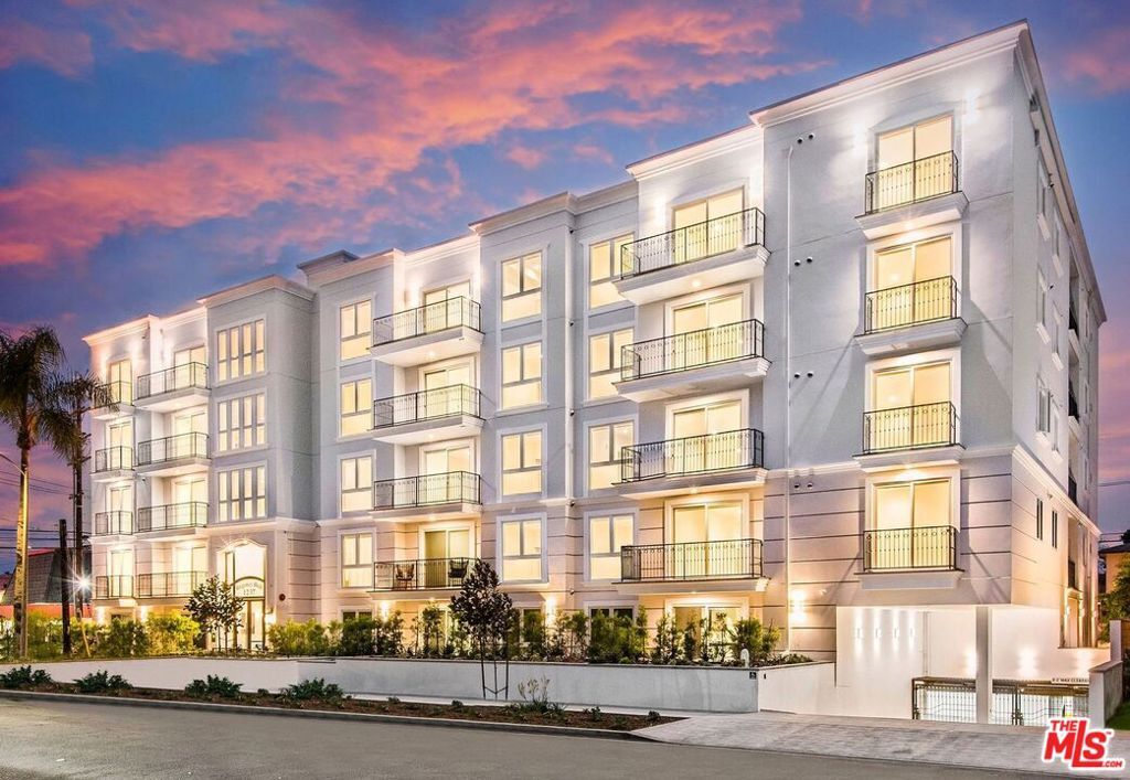 Property Photo: 1237 S Holt Avenue 504 CA 90035