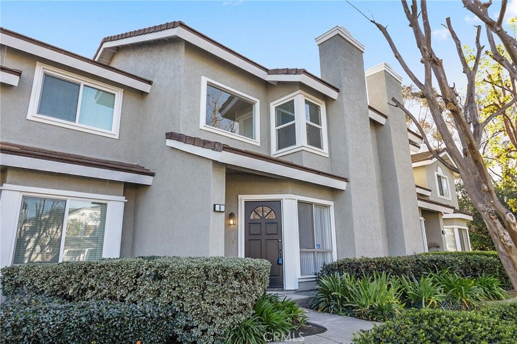 Property Photo:  6 Greenmoor  CA 92614 