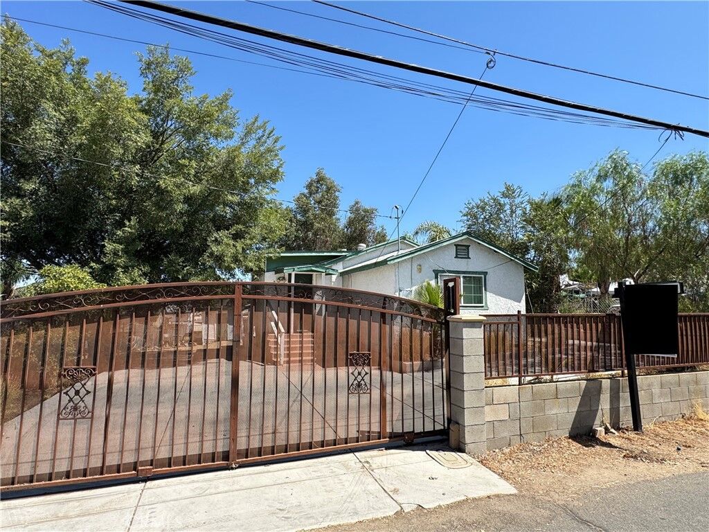 Property Photo:  23790 Clara Place  CA 92587 