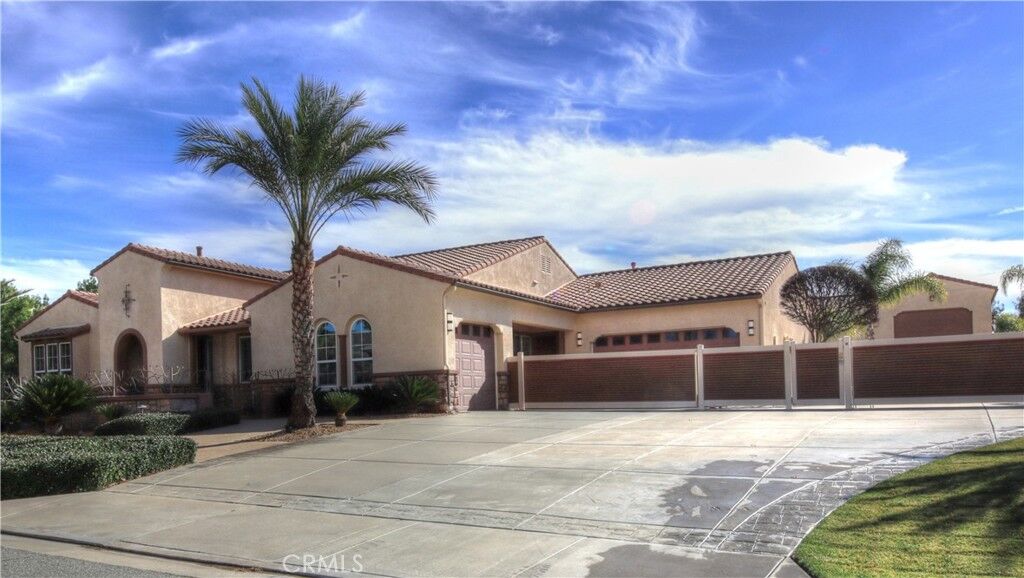 Property Photo:  923 Union Street  CA 92223 