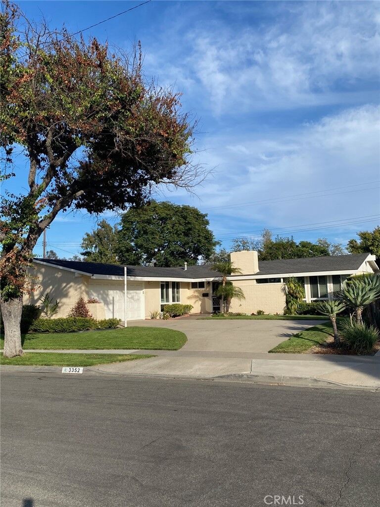 Property Photo:  3352 Rowena  CA 90720 