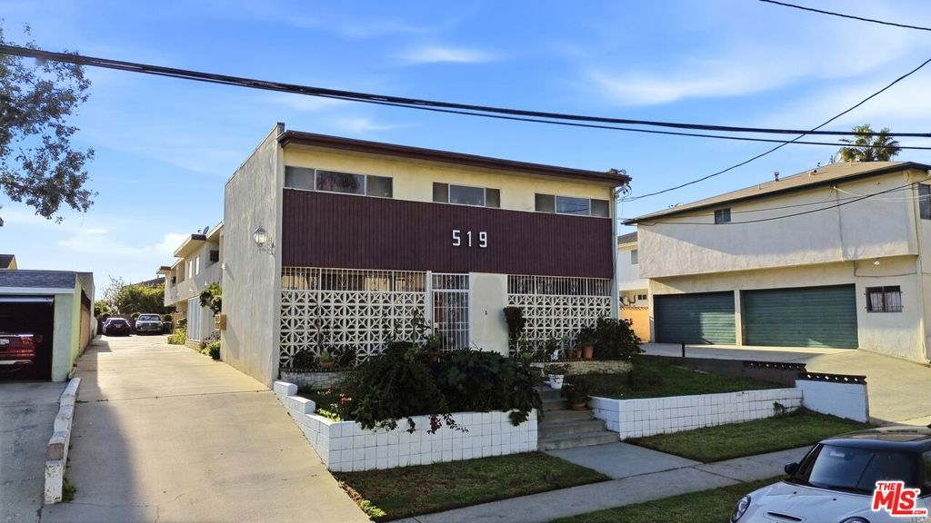 Property Photo:  519 N Exton Avenue  CA 90302 