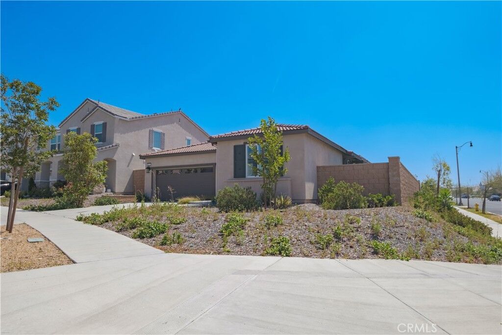 Property Photo: 4953 Boston Ivy St CA 92336