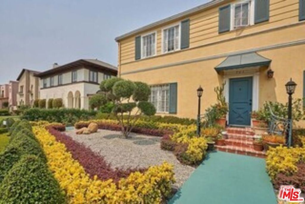 Property Photo:  701 Lorraine Boulevard  CA 90005 