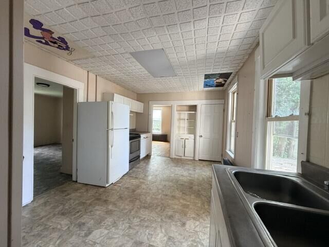 Property Photo:  5 Cottage Street  ME 04240 
