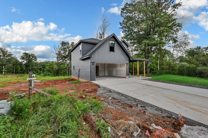 Property Photo: 807 Bluestem Way TN 37042