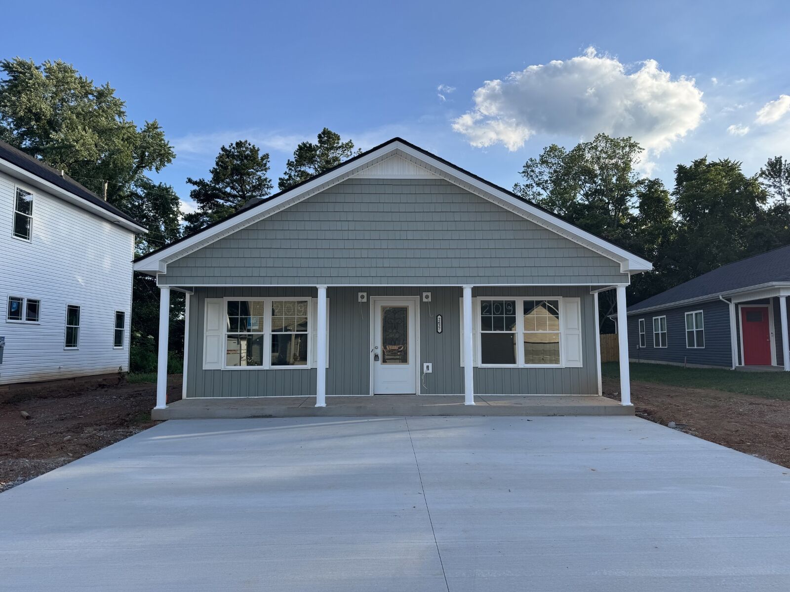 Property Photo:  2627 Scott Dr  TN 37042 
