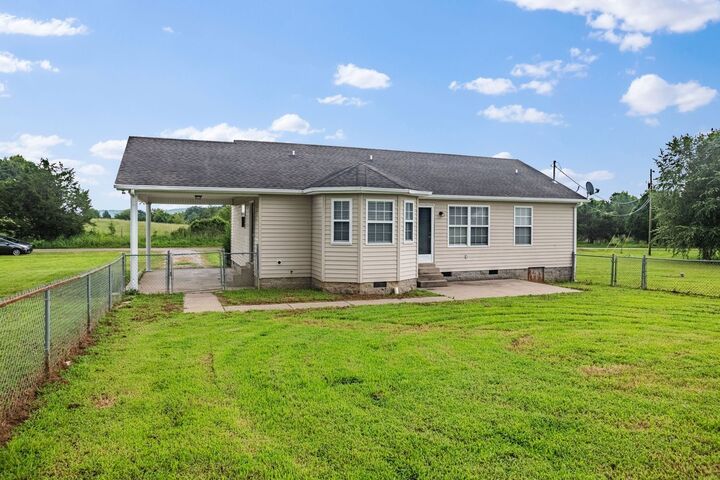 Property Photo: 1655 Grace Ledford Rd TN 37091