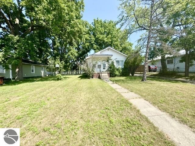 Property Photo:  1709 Hickory Street  MI 48801 