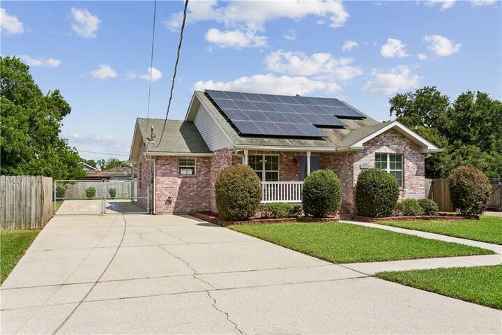 Property Photo:  2520 Margaret Lane  LA 70075 