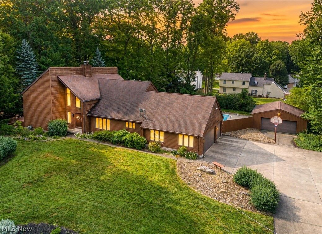 Property Photo: 1190 Trails Edge Drive OH 44425