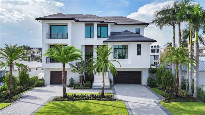 Property Photo: 141 Channel Dr FL 34108