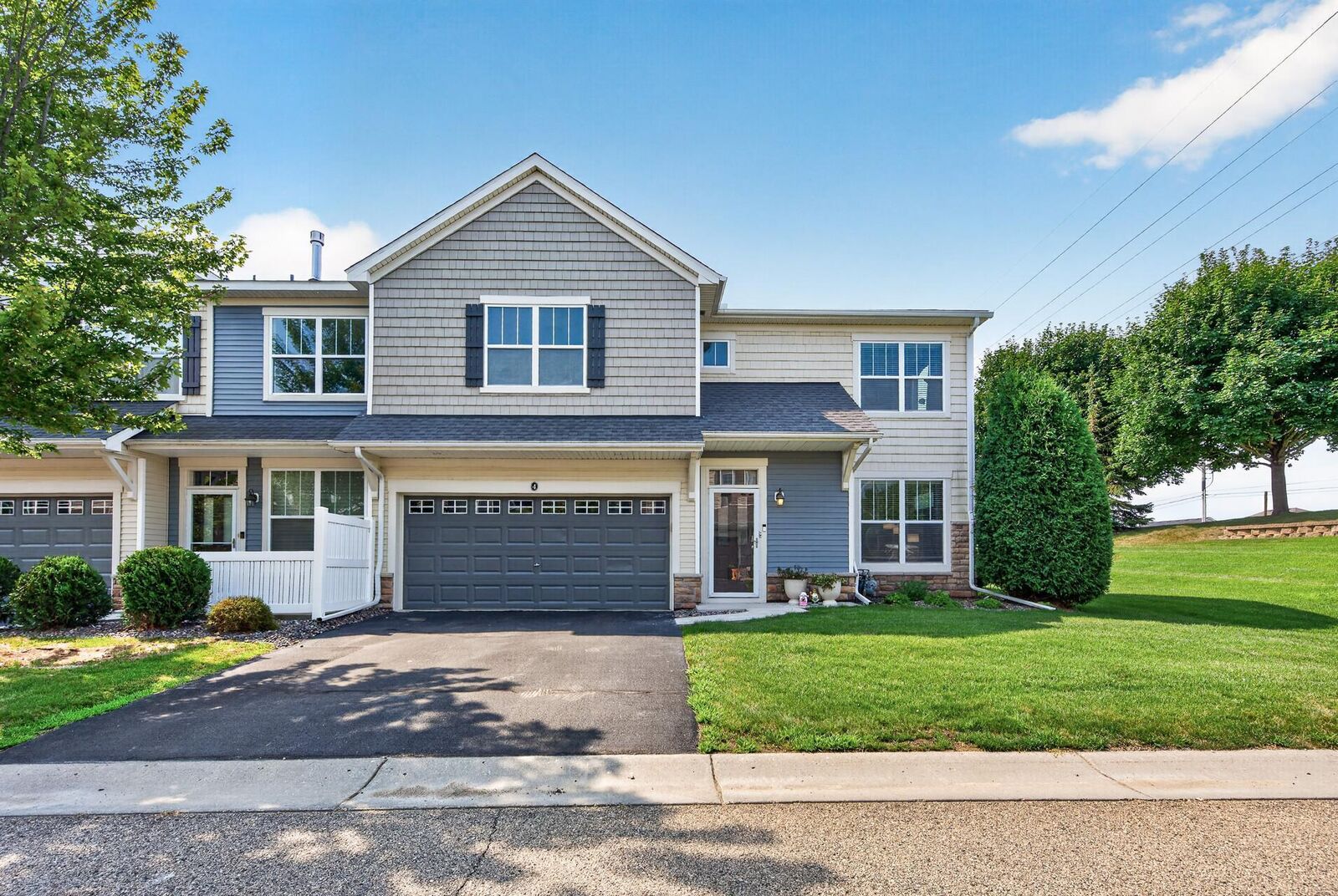 Property Photo:  1952 Commonwealth Boulevard 4  MN 55317 