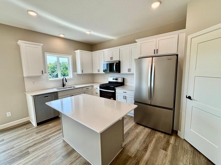 Property Photo:  837 Walnut Grove Lane  MN 55341 