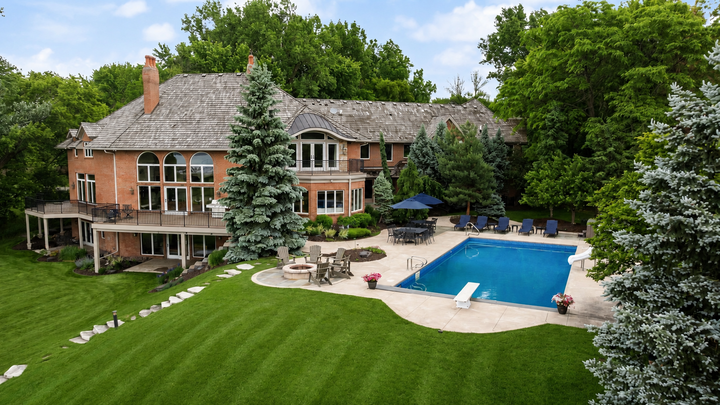 Property Photo: 425 Oxford Road MN 55356
