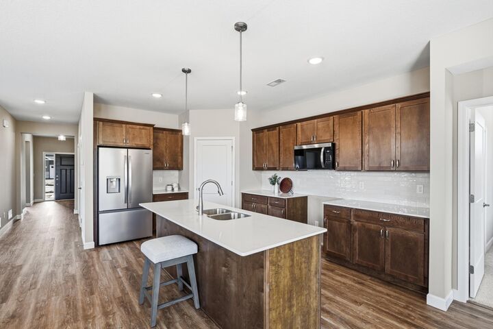 Property Photo:  834 Walnut Grove Lane  MN 55341 