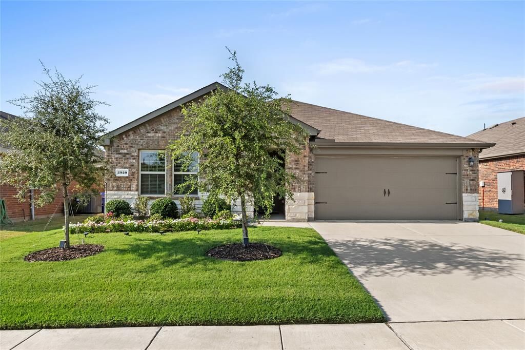 Property Photo:  2920 Roper Street  TX 75189 