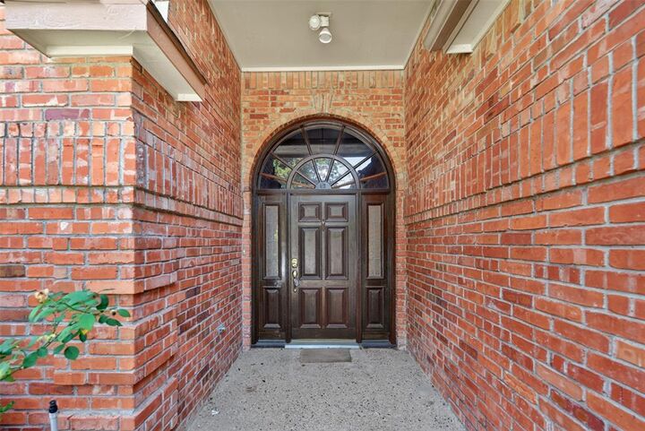 Property Photo: 2105 Rolling Oak Lane TX 75044