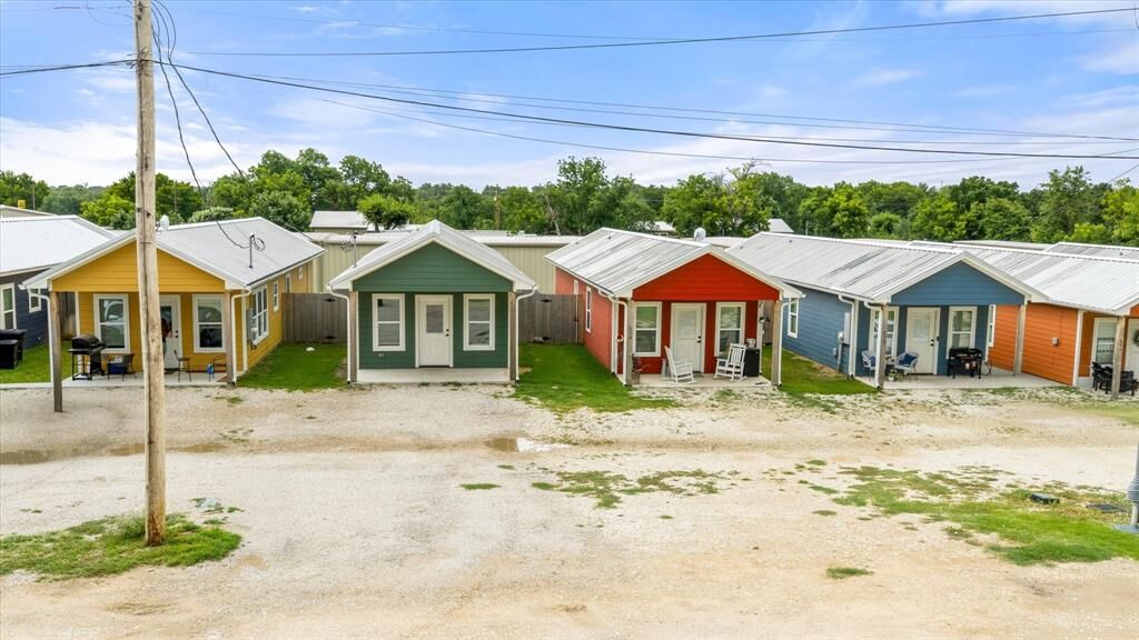 Property Photo:  511 W 5th Street  TX 76476 