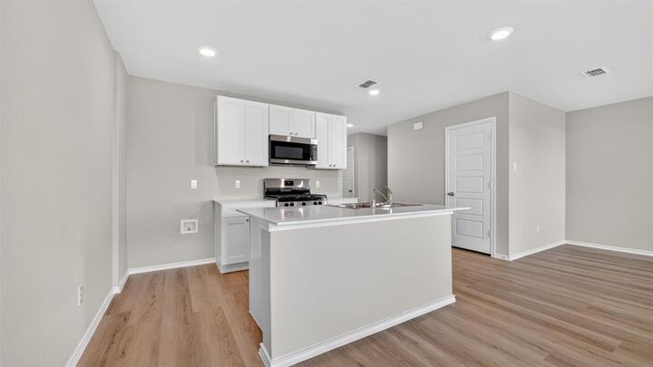 Property Photo: 2204 Bakersfield Drive TX 76036