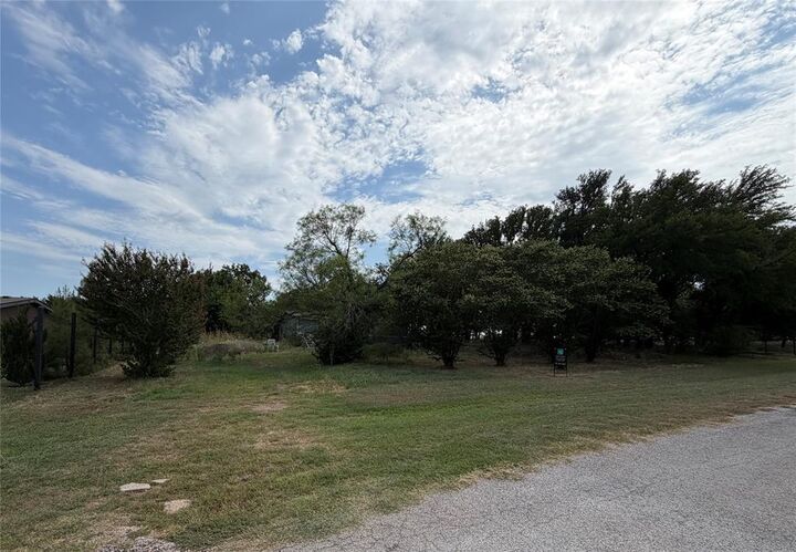 Property Photo:  226 Plantation Road  TX 76082 