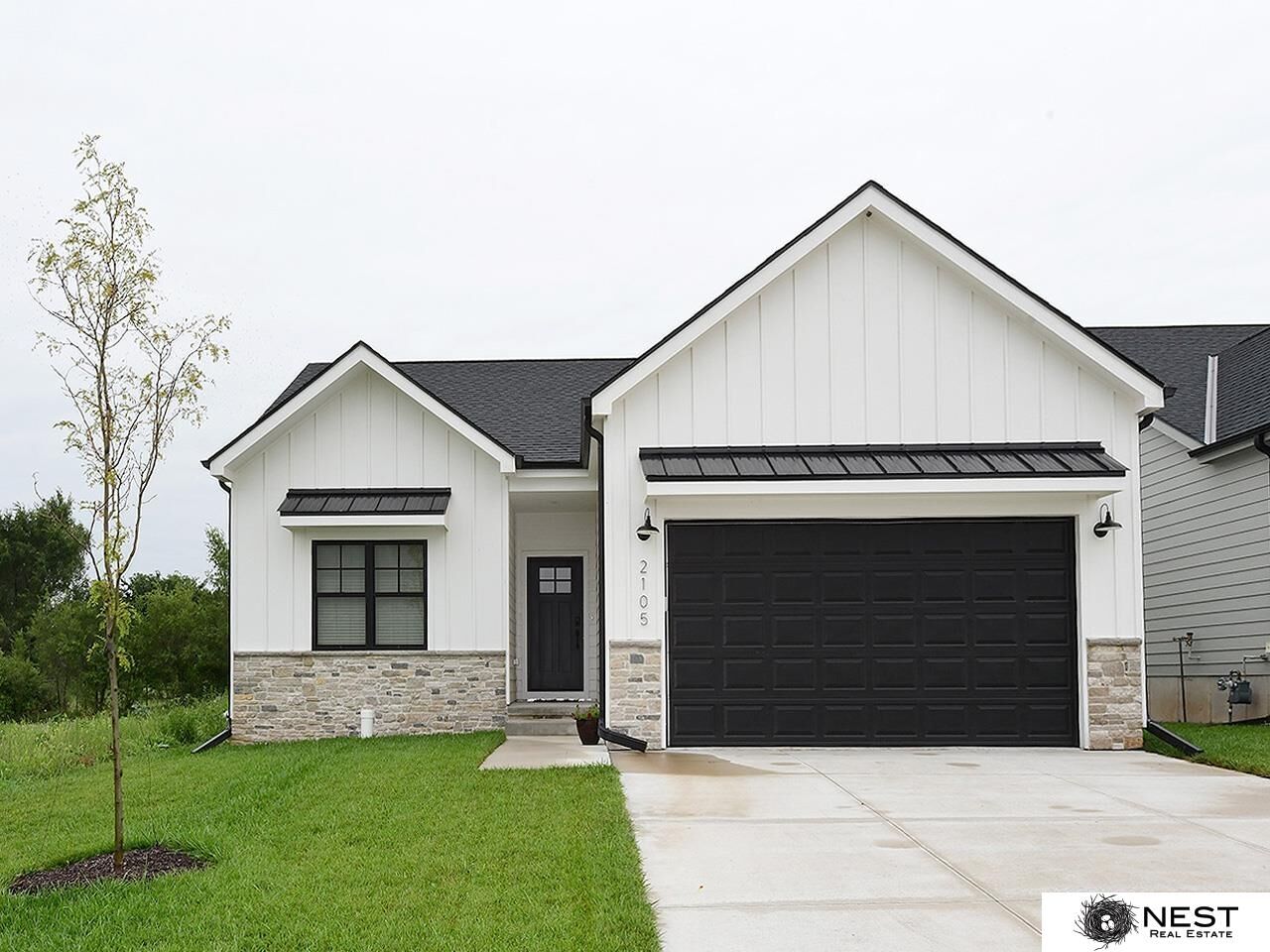 Property Photo: 2105 N Broadway Street NE 68066