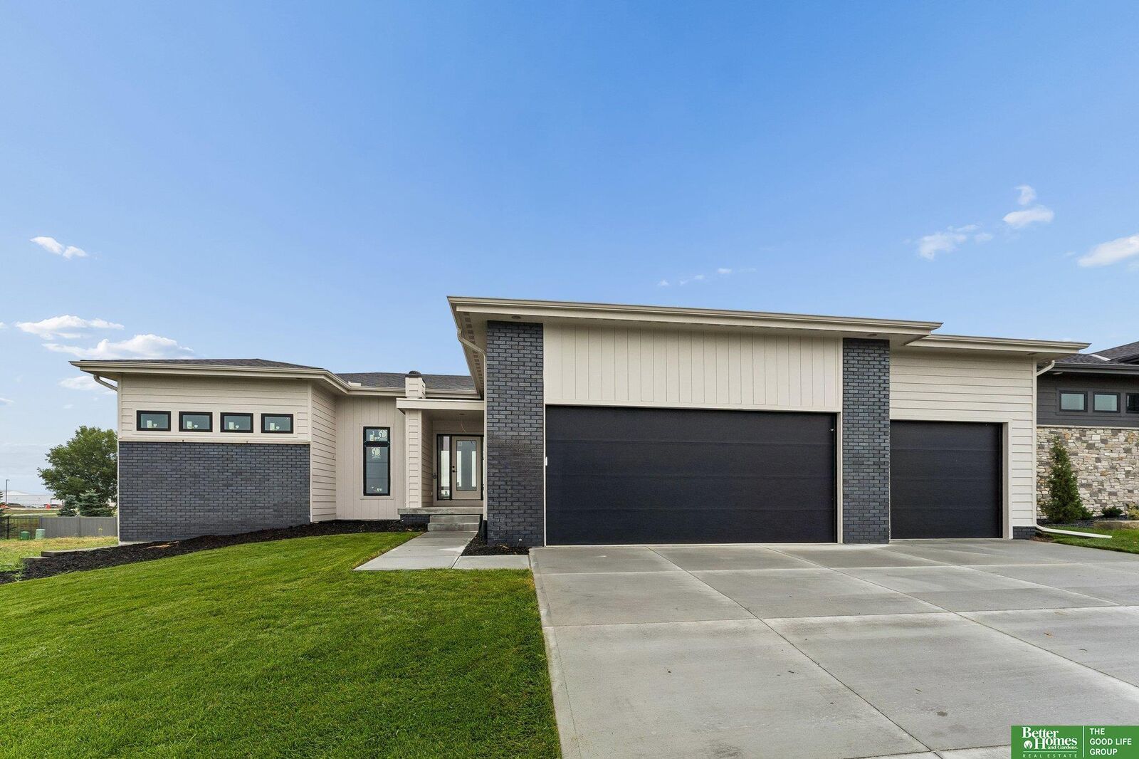 Property Photo: 21126 Atwood Avenue NE 68022