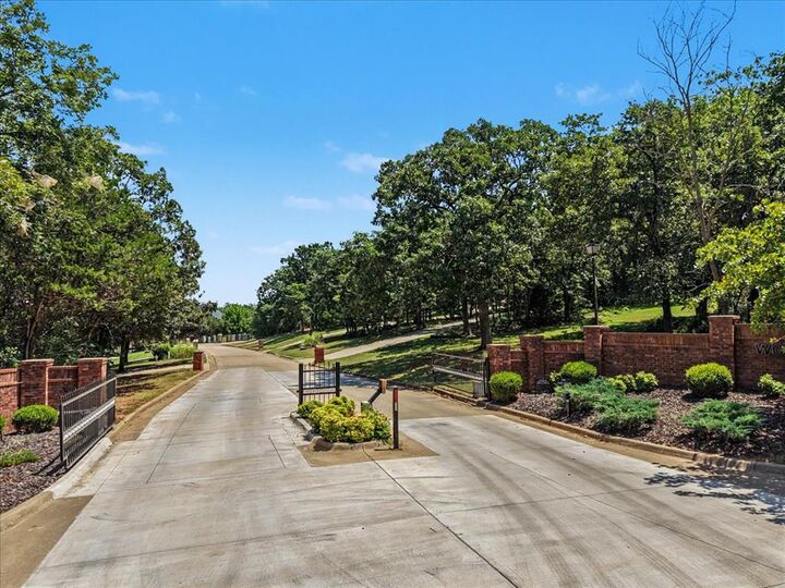 Property Photo:  5909 W Deer Creek  OK 74074 